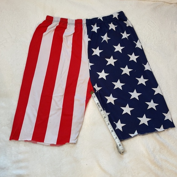 Patriotic Cut Off Bermuda Shorts - Picture 3 of 3